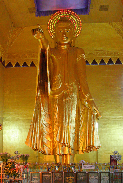 Budha v pagode Su Taung Pyai.jpg