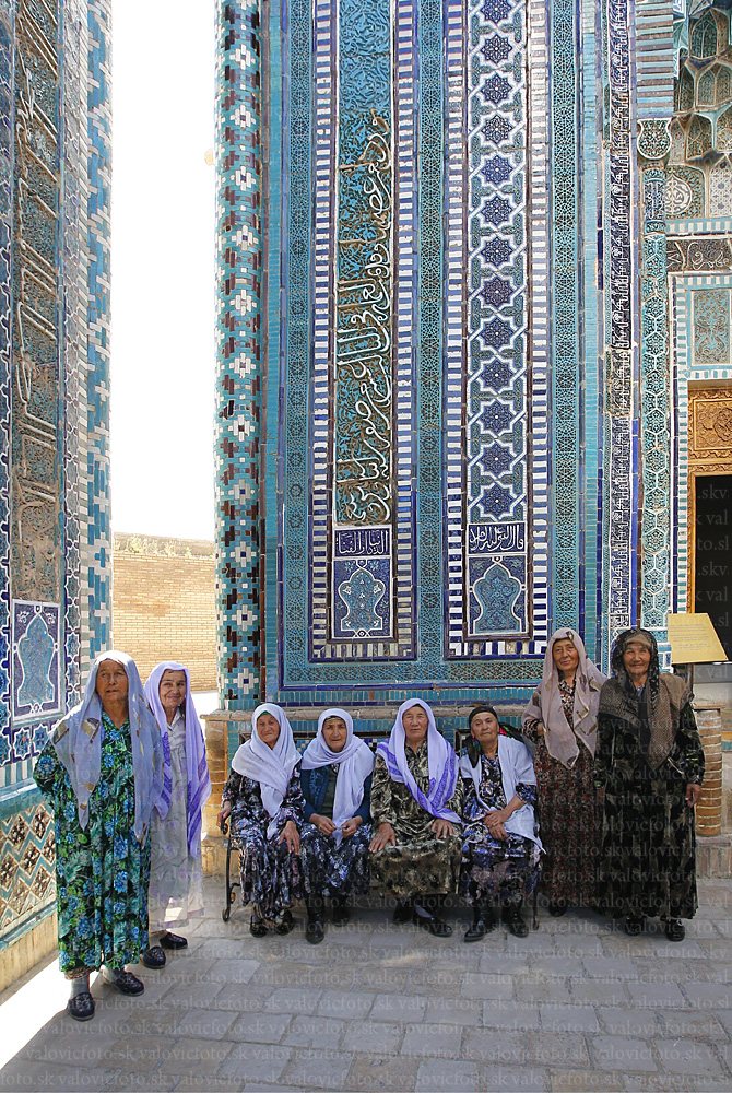18 Samarkand - Uzbecké ženy v Sakhi Zinde