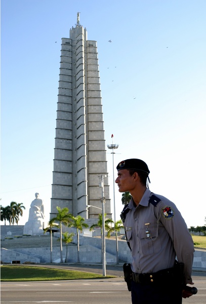 KUBA - Havana - Strážca pamätníka.jpg