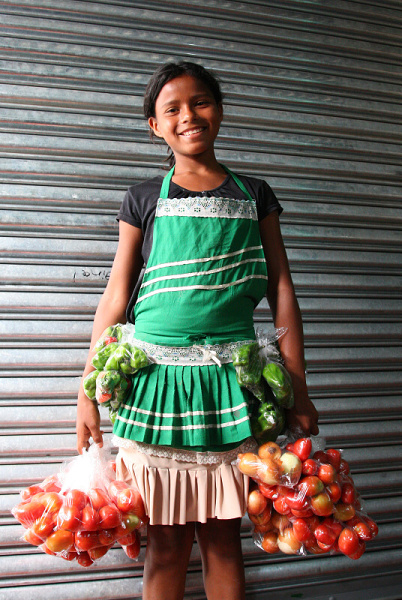 NIKARAGUA - Granada - Mladá trhovníčka.jpg