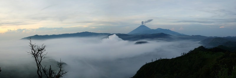 JÁVA - Svitanie nad sopkami Bromo, Tengger, Semeru.jpg