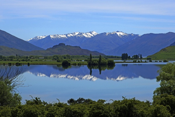 NOVÝ ZÉLAND - Jazero Wakatipu.jpg