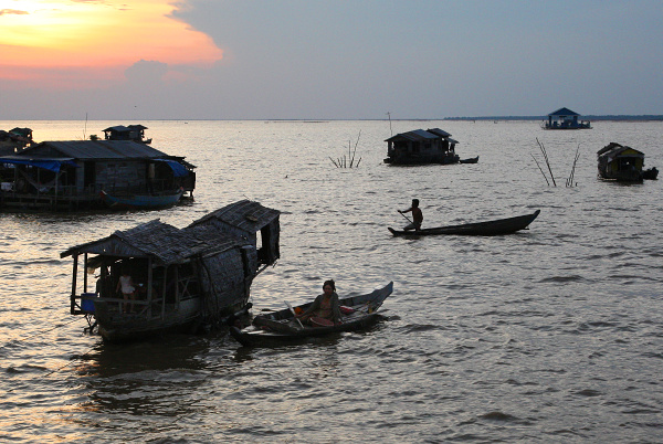 KAMBODŹA - ŹIVOT NA JAZERE TONLE SAP 4.jpg