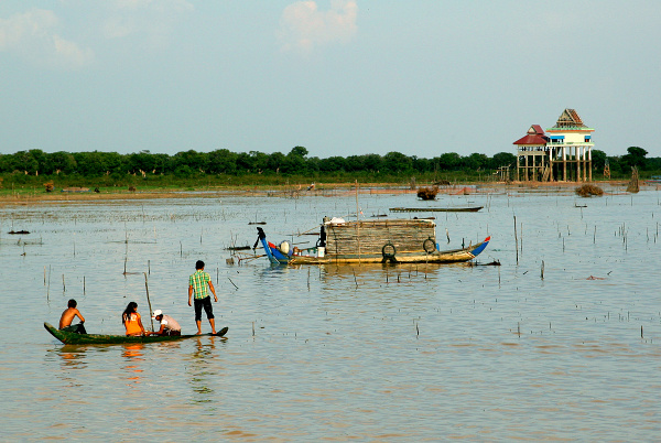 KAMBODŹA - ŹIVOT NA JAZERE TONLE SAP 5.jpg