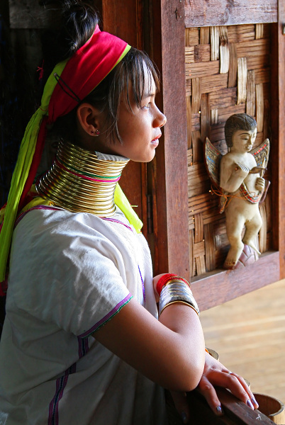 Dievča z kmeňa Padaungov.jpg