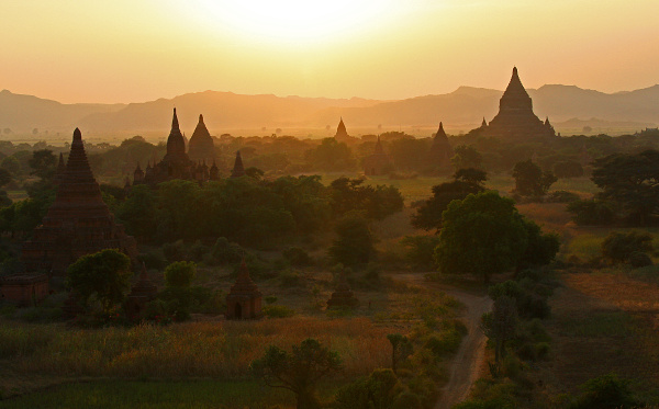 Večerný Bagan.jpg