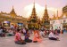 Rangun,Večerná modlitba v Shvedagonskej pagode.jpg